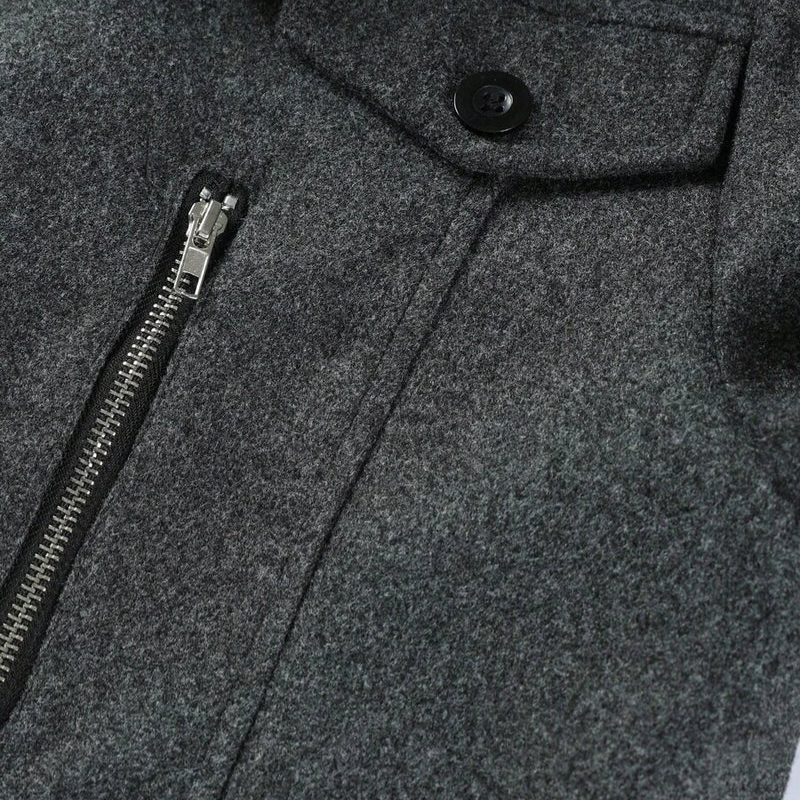 Berlin Robuster Wollmantel mit Stehkragen und Militär-Details