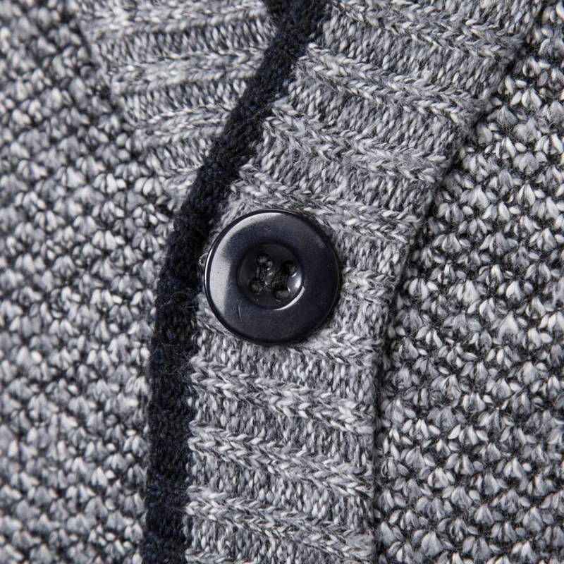 Bern Klassische Strickjacke mit V-Ausschnitt und Knöpfen